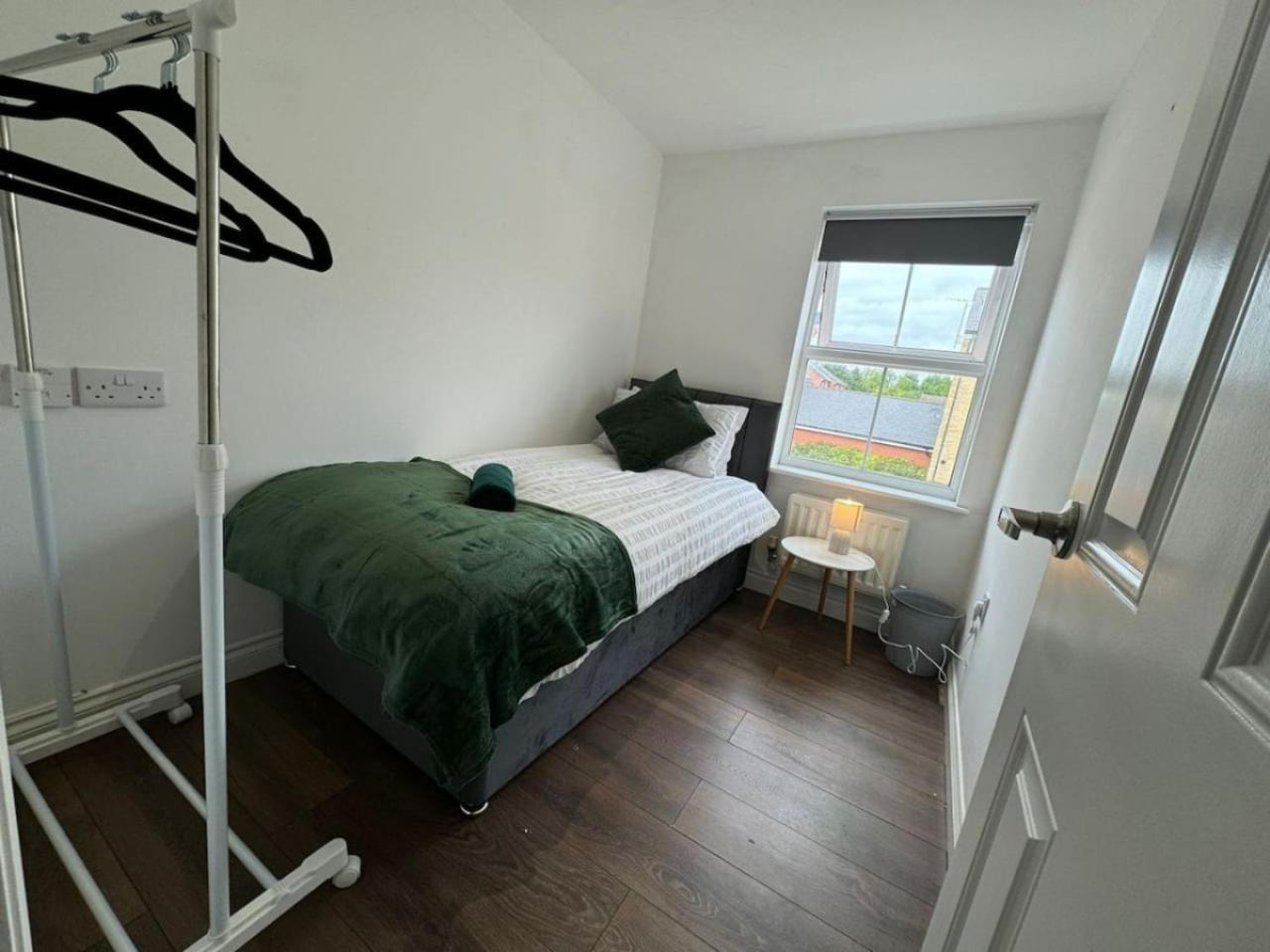 Holiday home Thursday House, Sleeps 11, 5 Bedrooms, Contractors, Free Parking *