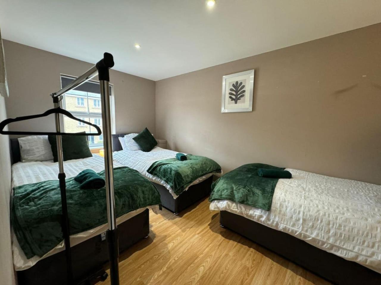 Holiday home Thursday House, Sleeps 11, 5 Bedrooms, Contractors, Free Parking